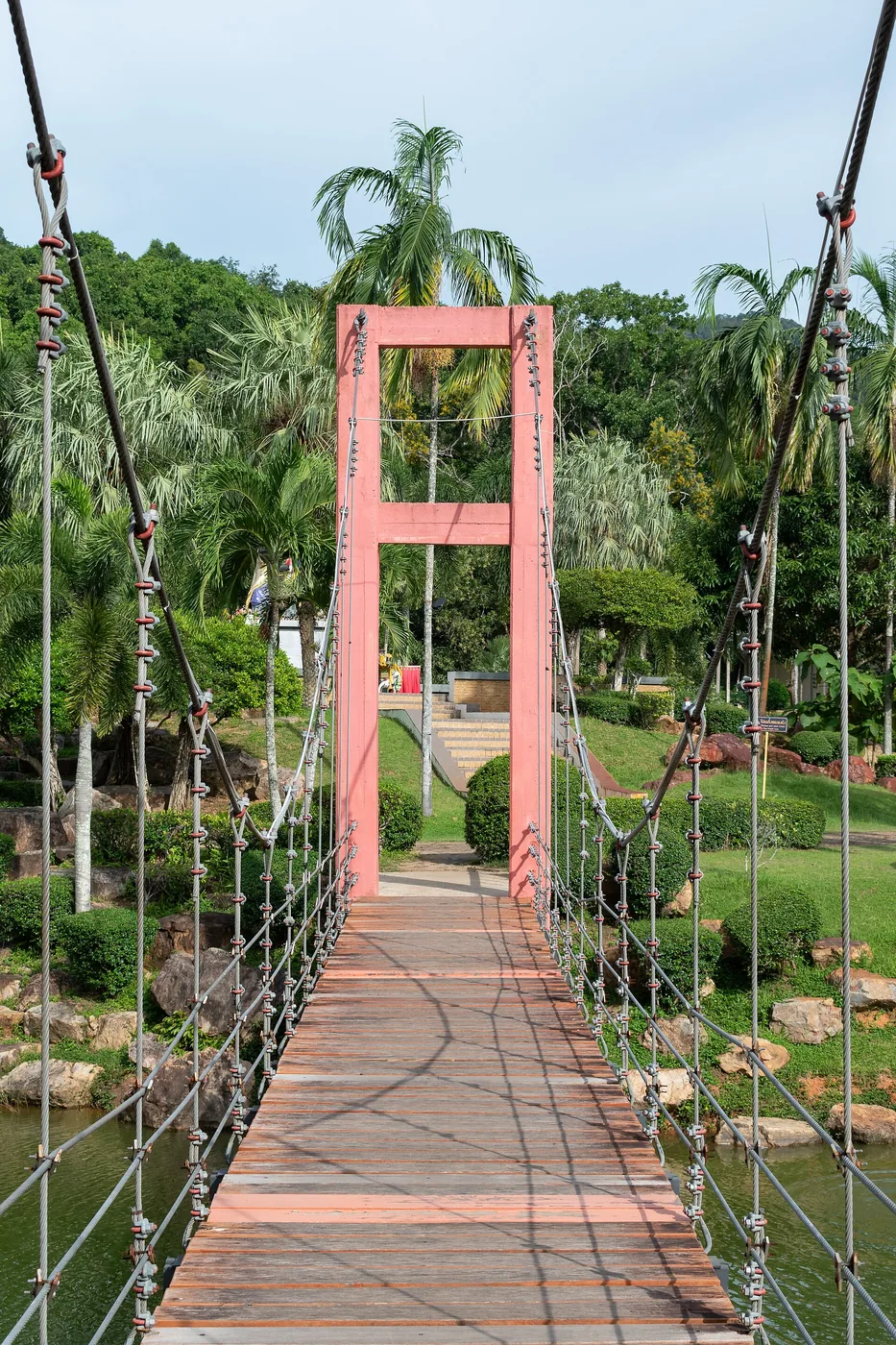 Jambatan tali di Taman Bandar Hatyai.